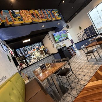 Ovenhead Pizza - Order counter and a little reading nook for little kids - Pizza Near Me - Mesquite, Texas Ovenhead Pizza - Order counter and a little reading nook for little kids - Pizza Near Me - Mesquite, Texas