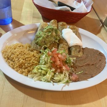 Cactus grill - Flaunta dinner - Mexican Near Me - Forest Park, Illinois