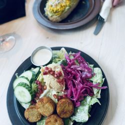 Kumi - Falafel bowl and tofu scramble
