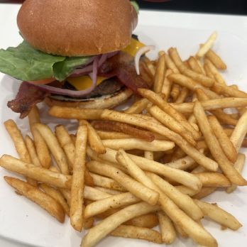 Latifs by Pedretti - Bacon burger - Diners Near Me - Turlock, California