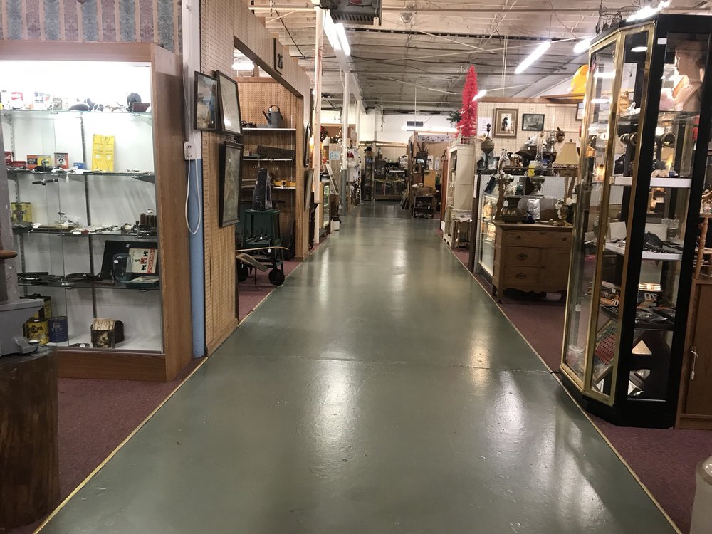 Picker's Paradise Antique Mall, Niles Roadtrippers