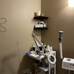 Hand & Stone Massage and Facial Spa