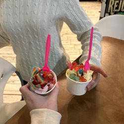 Z’s Frozen Yogurt - Seating area, two mini cups