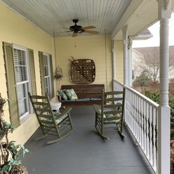 Fairway Oaks Bed & Breakfast - Great porch