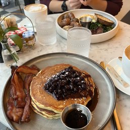 Lemon ricotta pancakes with blueberries