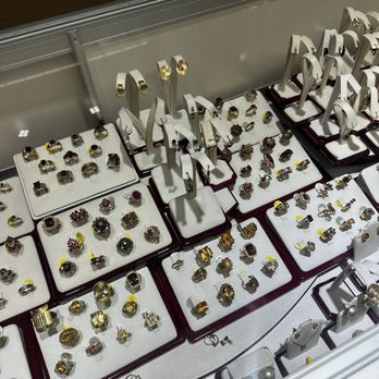 Gold Store Palm Springs - Lots of pieces to choose from - Jewelry Near Me - Palm Springs, California Gold Store Palm Springs - Lots of pieces to choose from - Jewelry Near Me - Palm Springs, California