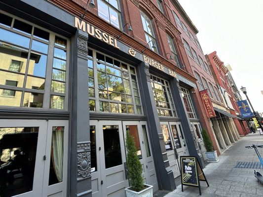 Mussel & Burger Bar by null