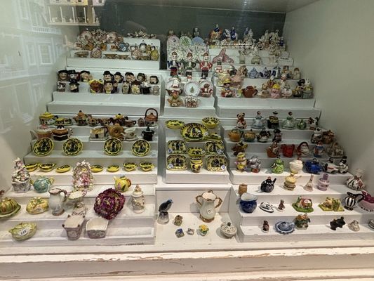 Tiny Doll House by null