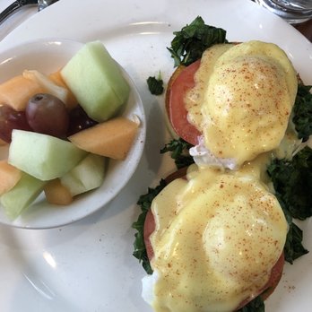 The Jagged Fork - Benedict w spinach & tomato - Breakfast & Brunch Near Me - Grosse Pointe, Michigan