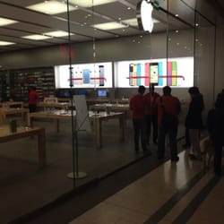 Apple Store - Shop front