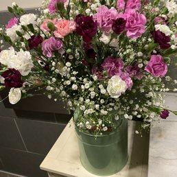 Beautifully fragrant flowers in the ladies room!! Beautifully fragrant flowers in the ladies room!!