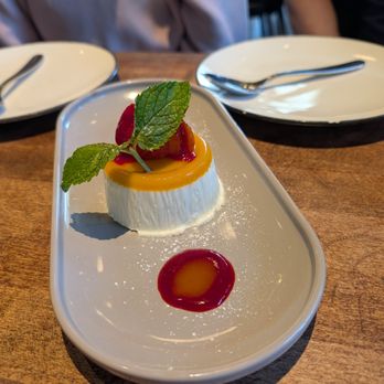 Limón - Mango Panna Cotta - Peruvian Near Me - Mountain View, California Limón - Mango Panna Cotta - Peruvian Near Me - Mountain View, California
