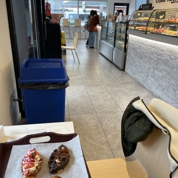 Croffle House - Interior with Seating - Bakeries Near Me - Flushing, New York Croffle House - Interior with Seating - Bakeries Near Me - Flushing, New York