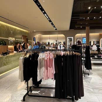 Aritzia - Inside - Women's Clothing Near Me - Lone Tree, Colorado