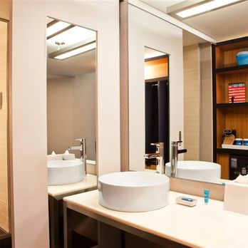 Aloft by Marriott Chicago Downtown River North - guest room bathroom - Hotels Near Me - Chicago, Illinois Aloft by Marriott Chicago Downtown River North - guest room bathroom - Hotels Near Me - Chicago, Illinois