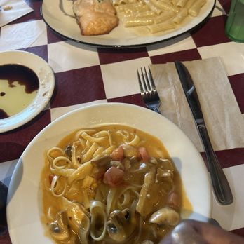 Rigatoni's Restaurant - Cajun Chicken Fettuccine Atlantic Salmon - Italian Near Me - Castro Valley, California