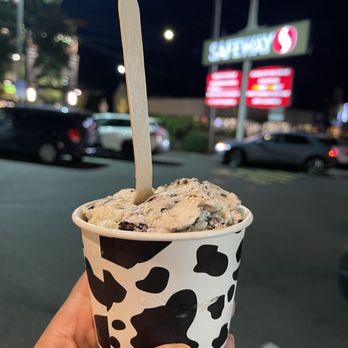 Cloud City Ice Cream - Cookies n cream double scoop - Ice Cream & Frozen Yogurt Near Me - Portland, Oregon Cloud City Ice Cream - Cookies n cream double scoop - Ice Cream & Frozen Yogurt Near Me - Portland, Oregon