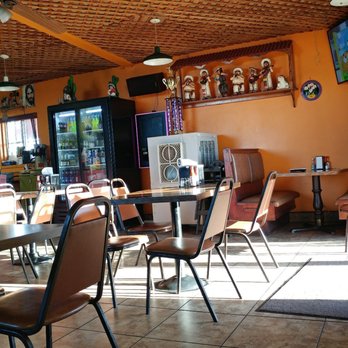 La Perla Tapatia Restaurant - tables and chairs - Mexican Near Me - Delano, California La Perla Tapatia Restaurant - tables and chairs - Mexican Near Me - Delano, California