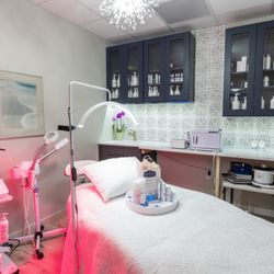 Sanibel Skin Spa & Salt Cave - Advanced Hydro-Facial Treatment Room