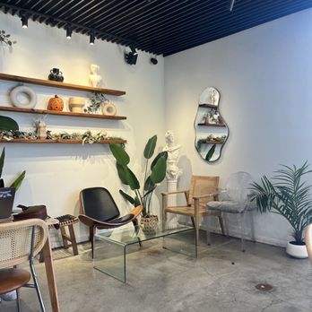 Da Vien Coffee - Cute decor - Desserts Near Me - Westminster, California