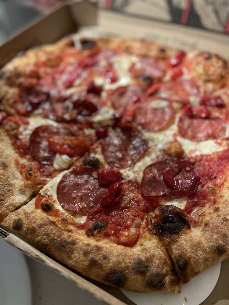 Food from Pizzeria Lui