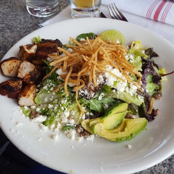 Earls Kitchen + Bar - Santa fe chicken salad - New American Near Me - Miami, Florida