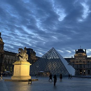 Musée du Louvre - Museums Near Me - Paris, 75