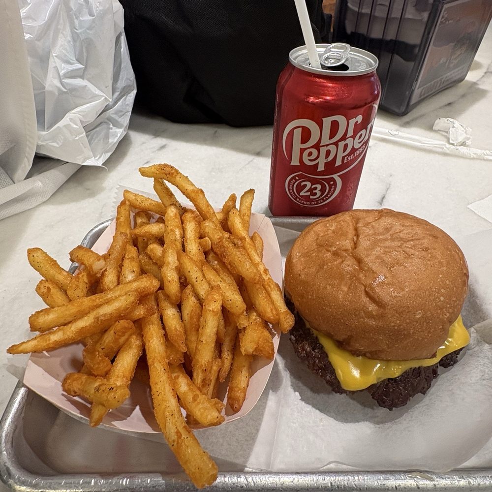 Cubby's - Burger Classique - Burgers Near Me - Manhattan, New York