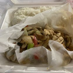 Chaiyo Thai Cuisine  - Stir fry cashew.