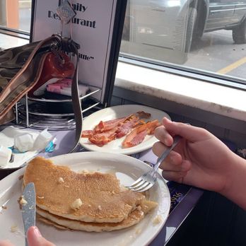 Ft Wright Family Restaurant - Hot cakes and bacon - Breakfast & Brunch Near Me - Fort Wright, Kentucky Ft Wright Family Restaurant - Hot cakes and bacon - Breakfast & Brunch Near Me - Fort Wright, Kentucky