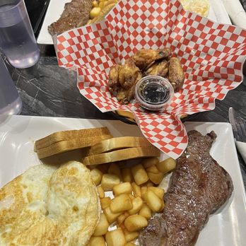 Honey B Hives Restaurant - Breakfast & Brunch Near Me - Toronto, Ontario