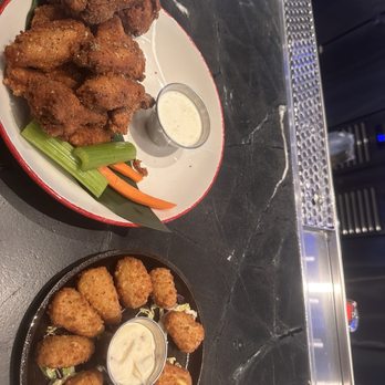 RedTail - Lemon pepper wings and jalapeño poppers - Sports Bars Near Me - Las Vegas, Nevada