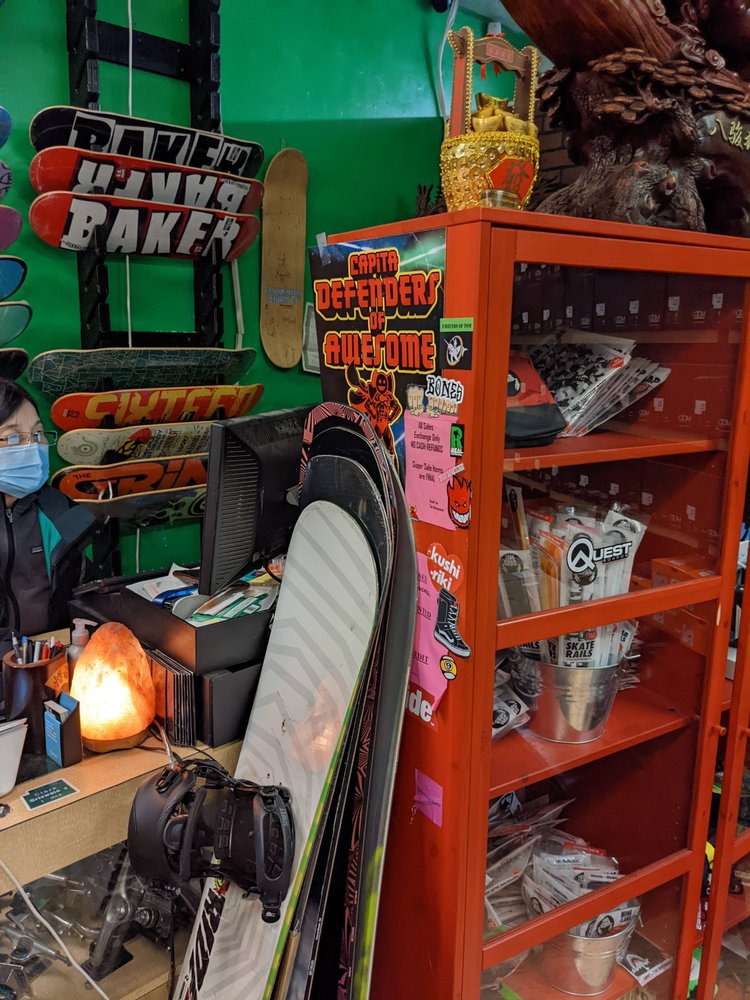 OUT OF BOUNDS SNOWBOARDS Updated October 2024 14 Photos & 34