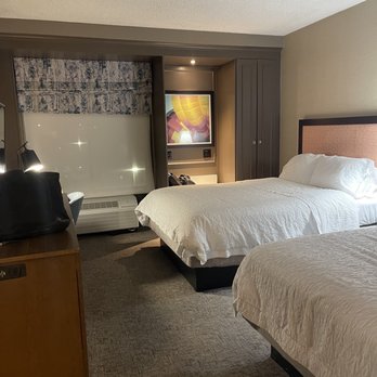Hampton Inn Albuquerque-University/Midtown - Double queen bed guest room - Hotels Near Me - Albuquerque, New Mexico Hampton Inn Albuquerque-University/Midtown - Double queen bed guest room - Hotels Near Me - Albuquerque, New Mexico