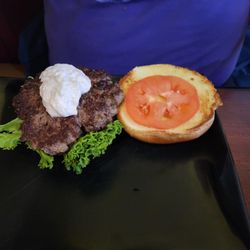 Honey Hole Bar & Grill - Bleu burger