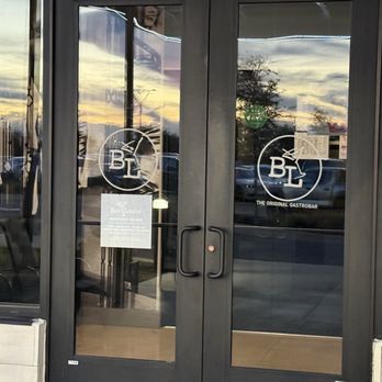 Bar Louie - Gastropubs Near Me - Austin, Texas