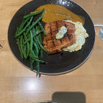 Sunspot - Grilled Salmon, cheese grits, and green beans - American Near Me - Knoxville, Tennessee