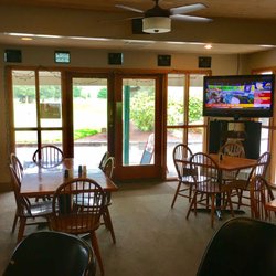 Front Nine Restaurant & Bar - Bar seating area