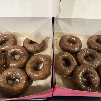 M & M Donuts - Dozen warm, delicious, & crispy donuts - Donuts Near Me - Anaheim, California M & M Donuts - Dozen warm, delicious, & crispy donuts - Donuts Near Me - Anaheim, California