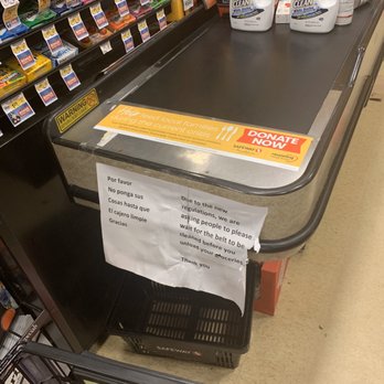 Safeway - The missed "sign", causing Juan to put his bare hands all over my food. - Grocery Near Me - Hood River, Oregon