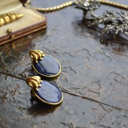 Stair Galleries - Jewelry from The Fine Sale - May 18, 2023.