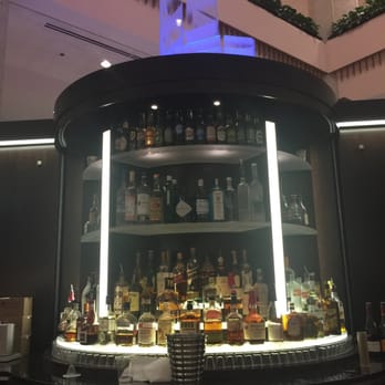 Des Moines Marriott Downtown - Lobby bar - couple nice local beer choices and a good selection of cocktails - Hotels Near Me - Des Moines, Iowa
