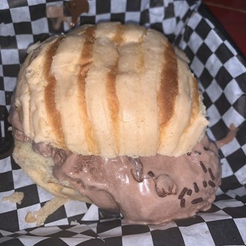 Aparicios - Concha Ice Cream Sandwich !! - Food Trucks Near Me - Austin, Texas