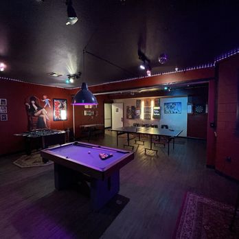 HI Sacramento Hostel - Down stairs game room with good vibes and better music to enrich the atmosphere - Hostels Near Me - Sacramento, California