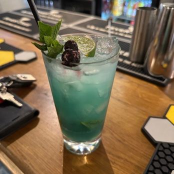 Barnacles Restaurant - Blueberry mojito - Seafood Near Me - Hinckley, LEC