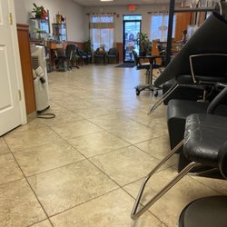 Gloss - Amazing Dominican hair stylist!!! I love Jacki, very professional and knowledgeable.. must go!!! Glossy Hair Salon!!!