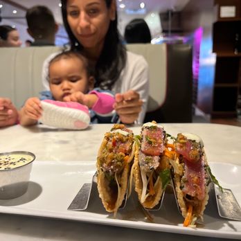 Deville Dinerbar - Tuna Taco - Diners Near Me - Montreal, Quebec Deville Dinerbar - Tuna Taco - Diners Near Me - Montreal, Quebec