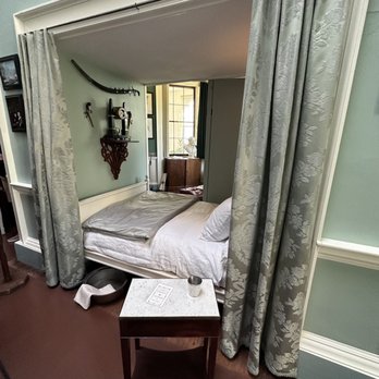 Thomas Jefferson's Monticello - His bedroom - Landmarks & Historical Buildings Near Me - Charlottesville, Virginia