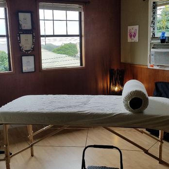 Valley Isle Reiki - Inside of Reiki room - Reiki Near Me - Wailuku, Hawaii Valley Isle Reiki - Inside of Reiki room - Reiki Near Me - Wailuku, Hawaii