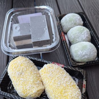Phoenix Dessert - Black Sesame and Almond (jelly?), red bean mochi, durian coconut cake - Desserts Near Me - San Diego, California Phoenix Dessert - Black Sesame and Almond (jelly?), red bean mochi, durian coconut cake - Desserts Near Me - San Diego, California